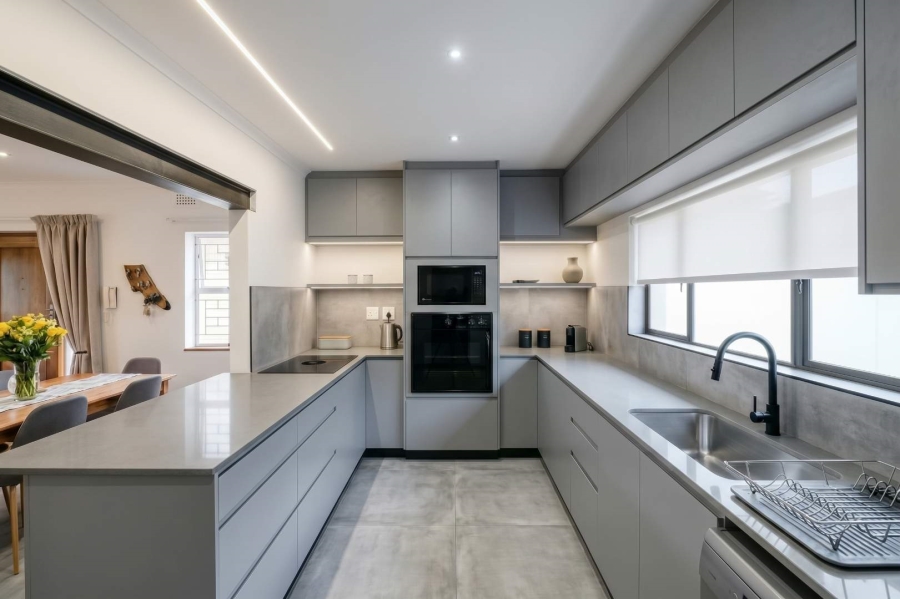5 Bedroom Property for Sale in Kirstenhof Western Cape